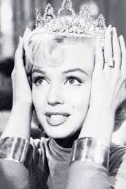 Diamonds Are A Girls Best Friend Marilyn Monroe In Gentlemen Prefer Blondes Marilyn Monroe Photos