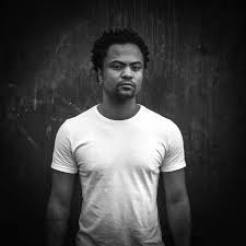 He began professional career in 2011 and currently has 22 fights, of which he won 15 and lost 6. Rafael Dias E Banda