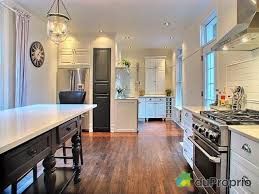 La Cuisine D Un Superbe Condo De Montreal Home Home Decor Kitchen