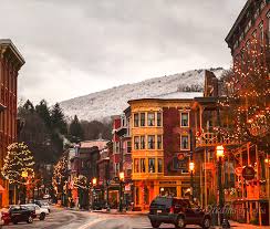 Enjoy The Classic Christmas Scenery In Jim Thorpe In The Poconomtns Pennsylvania Travel Places To Visit Places To Go