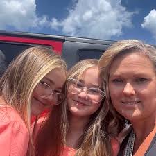 Be careful with women who don't have a lot of friends. Let me explain 1,  she picks up