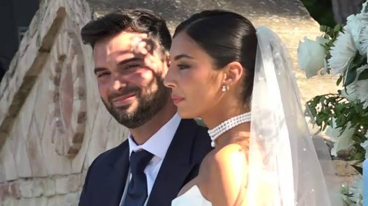 La boda de Marieta y Suso, en fotos: de su llegada al altar a su emoción al  encontrarse