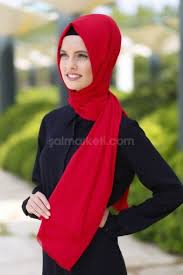 Fiyat 23 50 Tl Luks Krep Sal Kirmizi 1 Sinif Krep Kumastan Uretilmistir Uc Kisimlari Puskullu Sal Kenarlari El Dikislidir 70x200 Cm O Sal Trendler Kumas