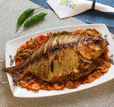 Peixe Inteiro Ao Forno Com Molho De Camarao E Tomate Vai Se Food Por Ailin Aleixo