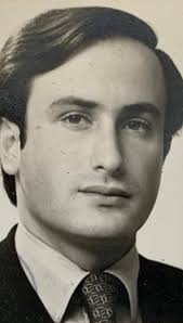 Hablemos de #CarlosWeil… indudablemente, es una figura central en el  panorama cultural de Panamá; si bien se podrían mencionar numerosos  aspectos de este importante actor de nuestra escena artística, ...