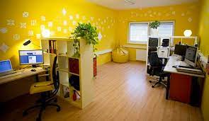 Dengan beberapa tips sederhana untuk dekorasi ruang kantor sempit di atas, kamu bisa mencoba membuat desain interior untuk ruangan kantor kecil yang nyaman namun tetap memiliki unsur keindahan. 5 Tips Sederhana Penataan Interior Kantor Kecil Agar Terlihat Luas Blog Temtera