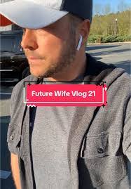 Travis Ransom's Instagram, Twitter & Facebook