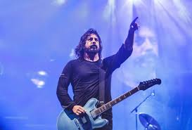 Dave grohl on the time he got high with joan jett and miley cyrus: Foo Fighters So Schwer Hatte Es Dave Grohl Mit Seinem Vater