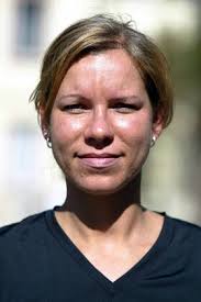 Simone Bauer sitzt auf einer Schaukel Fechten Damen Shooting 2003,  Fotoshooting, Fototermin