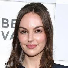 Isabelle Heller's Instagram, Twitter & Facebook