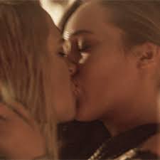 Eliza taylor as clarke griffin in 5x01 { part two } part 2 || below the cut you will find #141 ( 268x150 ) gifs of eliza taylor as clarke griffin in eden { 5x01 } of the cw's the 100. Clarke And Lexa The 100 Wiki Fandom
