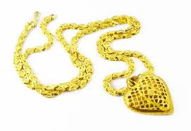 The epitome of street swagger, each one of our men's gold chains comes in a variety of styles to match your mood. Tips On Buying A Gold Chain World Inside Pictures