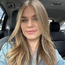 Lesa Willis's Instagram, Twitter & Facebook