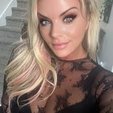 Gena Murphy's Instagram, Twitter & Facebook