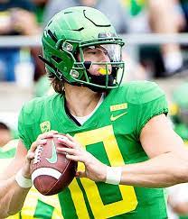 Oregon Quarterback Justin Herbert Will Not Enter The Draft Which Could Impact Teams With Top 5 Picks Oregon Football Oregon Ducks Football Sports Design Inspiration