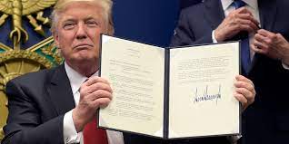 Mainstream social media platforms like facebook and twitter permanently banned former us president donald trump after the deadly 6 january capitol riot. Grosse Unterschriften In Den Usa Trump Macht Den Friedrich Wilhelm Taz De