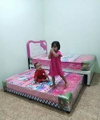 Untuk kenyamanan maksimum, spring bed menggunakan kombinasi hybrid latex yang bersifat mengikuti lekuk tubuh dan medium recovery foam untuk sensasi kelembutan. Springbed Sorong 3in1 Ukuran Falia Springbed Madiun Facebook