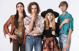 I måneskin sono un gruppo pop rock italiano originario di roma e composto da damiano david (voce), victoria de angelis (basso), thomas raggi (chitarra) ed ethan torchio (batteria). Maneskin Celebrity