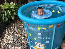 Memangnya bayi sudah boleh berenang? Story Of My Journey Pengalaman Ajak Bayi Berenang Di Rumah