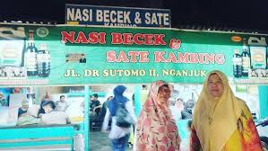 Travelers, bubur ayam merupakan santapan yang biasanya dinikmati sebagai menu sarapan bagi masyarakat indonesia. 7 Tempat Kuliner Nganjuk Yang Asik Buat Nongkrong Wisata Indonesia