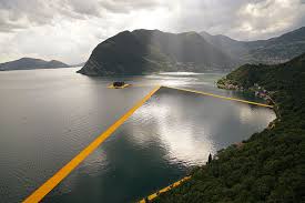The Floating Piers: ecco com'&egrave; fatta la passeggiata sull'acqua di ...