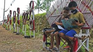 Model taman belakang rumah minimalis. Kurikulum Darurat Covid 19 Dan Membuka Sekolah Di Zona Kuning Kebijakan Terbaru Kemendikbud Di Tengah Pandemi Bbc News Indonesia