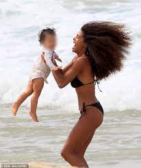 Jul 30, 2020 · vincent cassel est un homme comblé. Vincent Cassel Sweetly Embraces His Wife Tina Kunakey As They Enjoy A Beach Day In Brazil Daily Mail Online