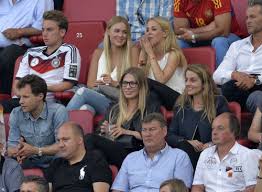 Neuers mama marita trägt ein rotes. Wagsofbundesliga Vertuschter Skandal Das Mogliche