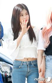 190814 icn 조심히 다녀와 tatapan nya woi tolonglah ©_littlesummer_ _ follow @kim.chaewony for more @official_izone _ #izonechu #izone… Image News1 Kr System Photos 2019 7 5 3719836 A
