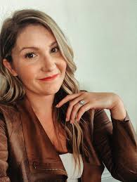 Nikki Pennington's Instagram, Twitter & Facebook