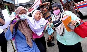 Pasir gudang is a city in johor, malaysia. The Devoured Saviour Pencemaran Sungai Kim Kim Pasir Gudang Walaupun Ratusan Nyawa Orang Awam Terjejas Disebabkan Kawasan Sendiri Para Pemimpin Pakatan Senyap Sunyi