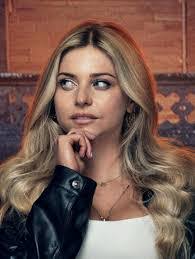 Alex Gray's Instagram, Twitter & Facebook