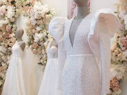 Krisdayanti sendiri tidak hadir di acara ini. Inspirasi Gaun Pernikahan Simple Dan Mewah Dari Desainer Kekinian Weddingku Com