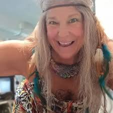 Non stop customers all day @The Cosmic Closet 💰