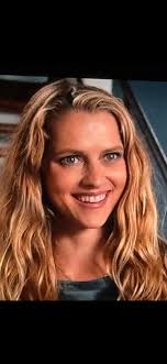 Eve's Beauty and Behavior in the TV Show