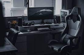 Messy desks help you break free from convention : All Black Desk Setups That Will Inspire You To Adapt This Modern Minimal Trend Yanko Design