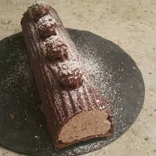 Buche Aux Ferrero Rochers Guy Demarle Recette En 2020 Poire Au Chocolat Mousse Au Chocolat Rapide Fondue Au Chocolat