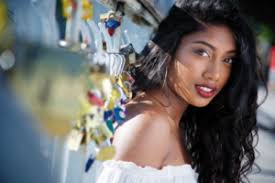 Meggy porte la gagne en écharpe !