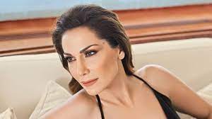 Greek singer, born 22 july 1969 in tübingen, germany. Despoina Bandh Erwteymenh Meta Ton Xwrismo Ti Leei H Soula Glamorous