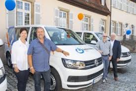 Von girokonto und finanzierung über geldanlage bis versicherungen: Die Vr Bank Ostalb Eg Stiftet Einen Vw Bus An Die Lebenshilfe Aalen Lebenshilfe Aalen