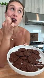 Lily Caldwell (caldwelllilyrose)