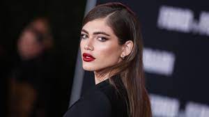 Over the last decade, there's been a huge increase in the visibility and advocacy of trans women and men in the fashion industry. Erstes Transgender Model Valentina Sampaio Kommt In Die Sports Illustrated Stern De