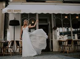 Une boutique magique qui habille votre cérémonie à petits prix ! Castille Showroom De Robes De Mariee A Rennes