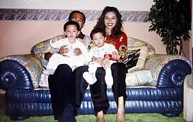 Seperti yang kita sedia maklum, zarina merupakan isteri kedua kepada datuk seri dr. Zarina Zainuddin Whois