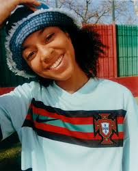 Zit jouw portugal voetbalshirt er niet bij of kom je er niet uit met de maat? Portugal Uitshirt 2020 2021 Voetbalshirts Com