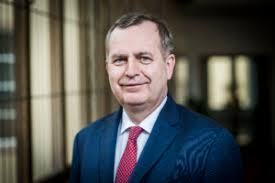 Rektor univerzity karlovy tomáš zima se na zasedání akademického senátu omluvil za to, že neodhadl reakci, která vznikla kvůli smlouvě se společností home credit. Vyzva Vsem Kteri Rozhoduji Prof Mudr Tomas Zima Drsc