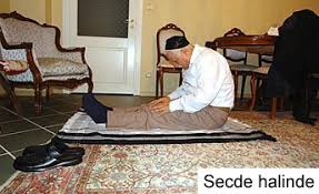 İşte secde ile ilgili meseleler. Sandalyede Namaz Nasil Kilinir Resimli Anlatim Oturarak Ve Tabure Sandalye De Namaz Nasil Kilinir