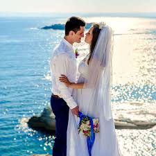 No necesariamente con tu novio, sino también con tu mejor amiga; Ideas Originales De Algo Azul Para Novias