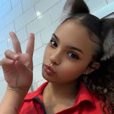 Priscilla Mata (@cillasspammm25)