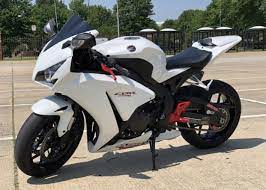 Pearl White With Red Decals 2012 To 2016 Cbr1000rr Pearl White Suzuki Gsxr1000 Honda Cbr 1000rr